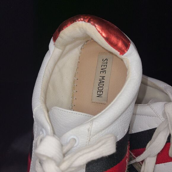 Steve Madden Kalypso Sneaker - Picture 3 of 9